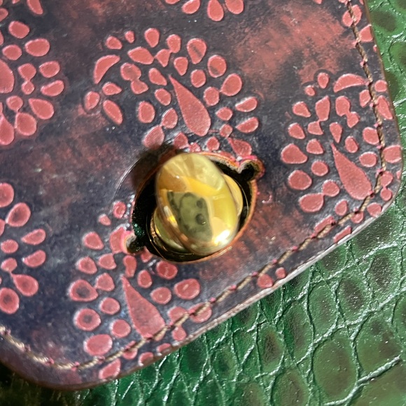 Holii Made In India Handmade Real Leather Clutch Wallet with Tassel - Picture 6 of 11